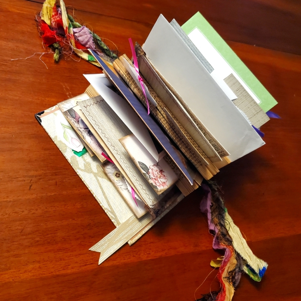 😀 HAND CRAFTED altered book junk journal, card holder vintage